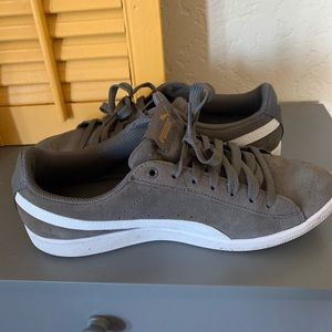 Grey Suede Puma - size 8.5